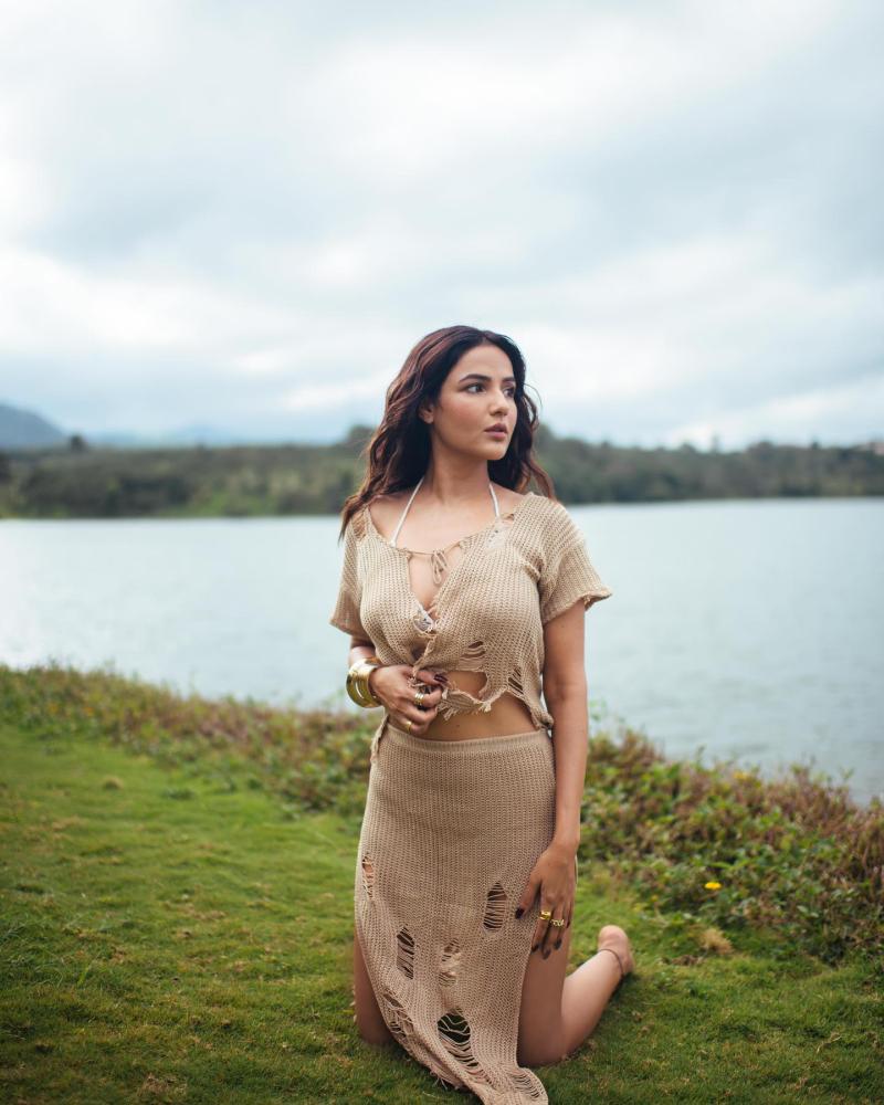 jasmin-bhasin-hot-photos